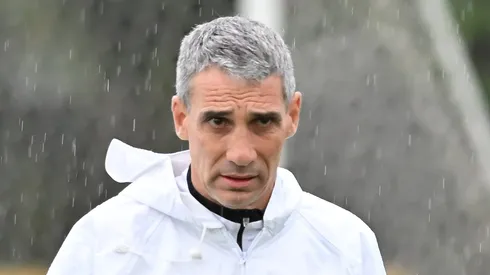 Vojvoda durante treino do Santos no CT Rei Pelé