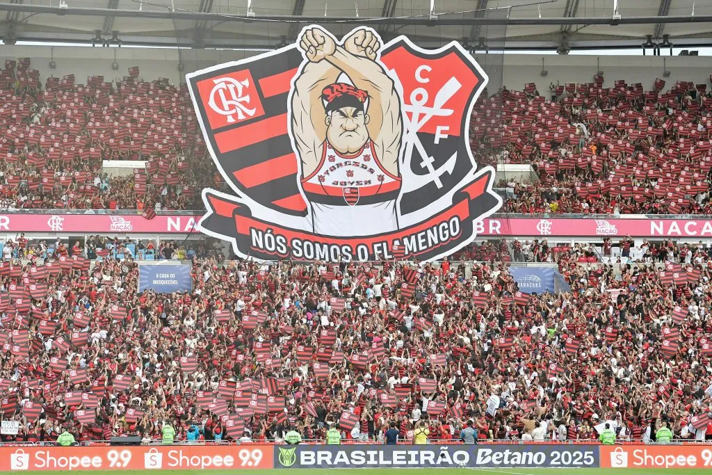 Torcida do Flamengo durante partida contra Gremio no estadio Maracana pelo campeonato Brasileiro A 2025. Foto: Thiago Ribeiro/AGIF