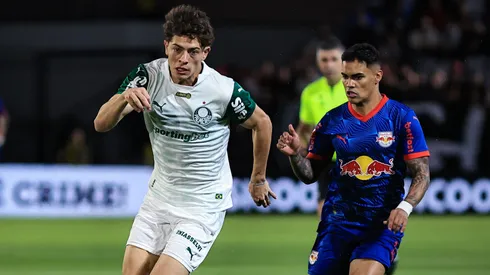 Giay jogador do Palmeiras durante partida contra o Bragantino no estadio Cicero De Souza Marques pelo campeonato Brasileiro A 2025. Foto: Fabio Giannelli/AGIF