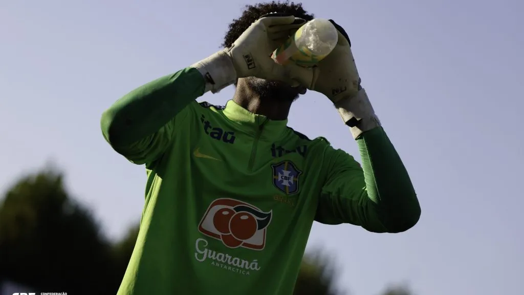 Hugo Souza na Seleção - Foto: FOTO: @rafaelribeirorio / CBF
