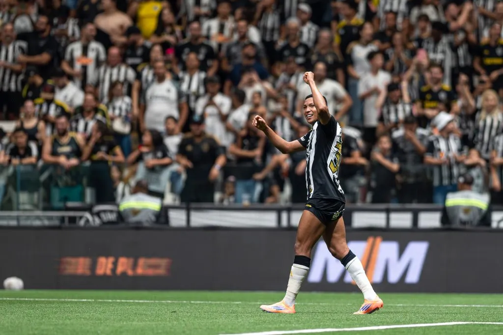Rony comemora seu gol pelo Atlético-MG. Foto: Alessandra Torres/AGIF