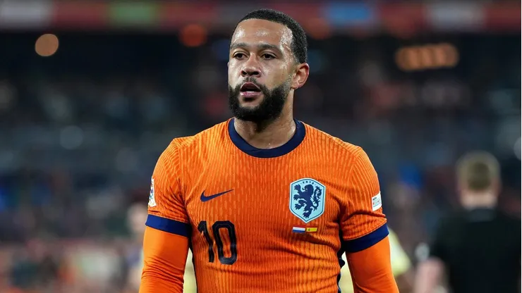 Memphis Depay em campo pela Holanda. (Photo by Alex Bierens de Haan/Getty Images)