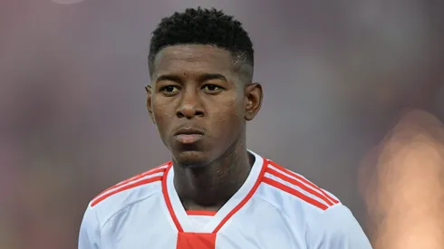 Vitão, zagueiro do Internacional