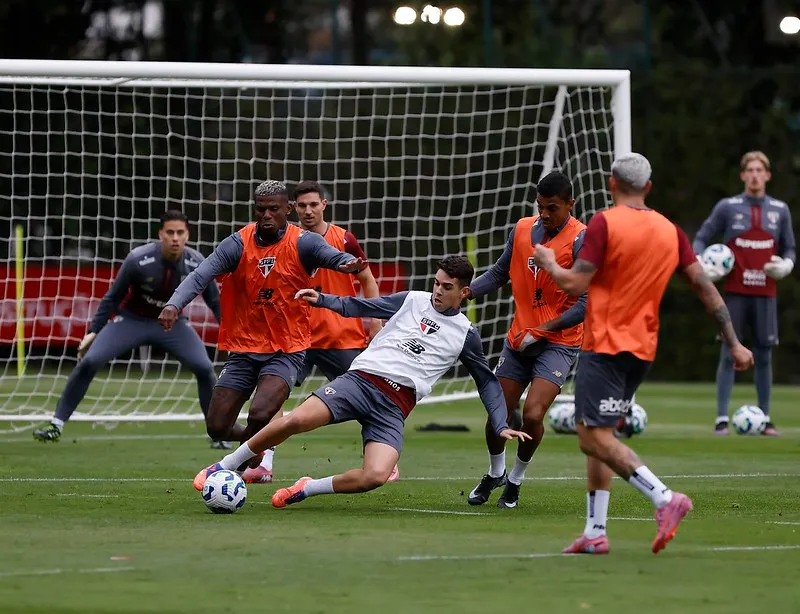 Elenco do São Paulo durante treinamento. Foto: Rubens Chiri/São Paulo FC