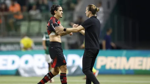 Pedro e Filipe Luís em jogo do Flamengo. Photo by Miguel Schincariol/Getty Images