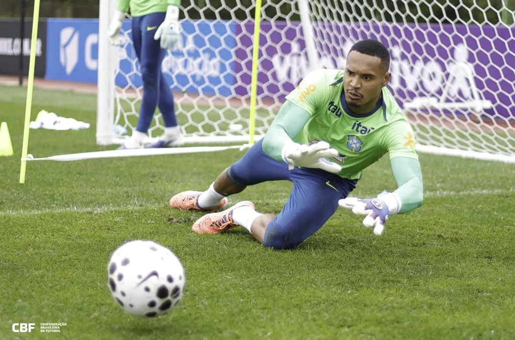 Goleiro John em treino da Seleção Brasileira – FOTO: @rafaelribeirorio / CBF