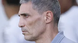 Vojvoda, técnico do Santos em partida pelo campeonato brasileiro (Foto: Ricardo Moreira/Getty Images)