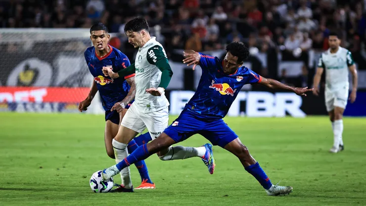 Piquerez jogador do Palmeiras durante partida contra o Bragantino - Foto: Fabio Giannelli/AGIF