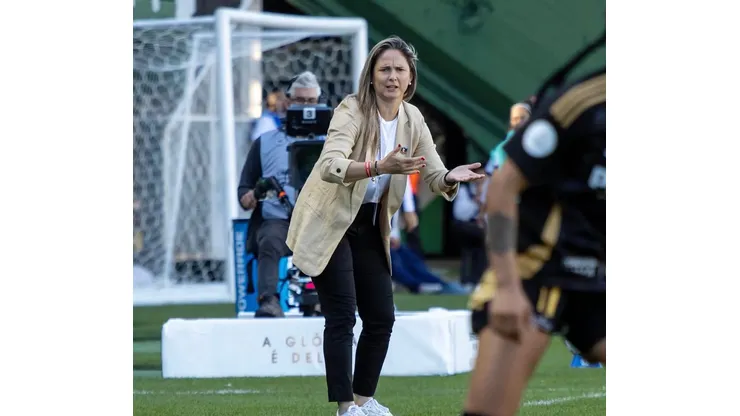 Tatiele Silveira, técnica do Colo-Colo alcança feito histórico. Foto: reprodução/Instagram/@tatisilveira
