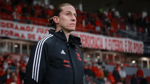 Filipe Luis, técnico do Flamengo, durante partida contra o Internacional no estadio Beira-Rio pelo campeonato Brasileiro A 2025. Foto: Maxi Franzoi/AGIF