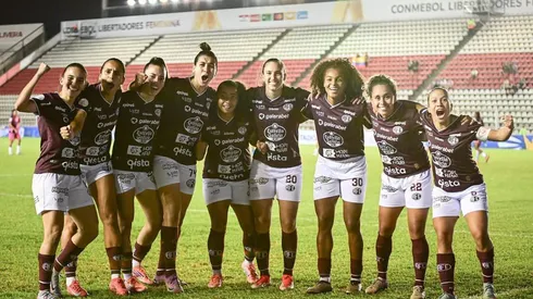 Guerreiras Grenás comemoram classificação. Foto: Rafael Zocco/AFE