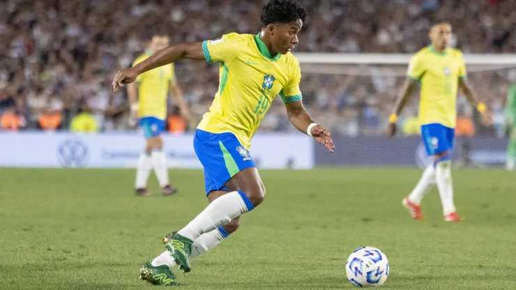Endrick, jogador do Brasil, durante partida contra a Argentina no estadio Monumental de Nunez pelas Eliminatorias Copa Do Mundo 2026. Foto: Lucas Gabriel Cardoso/AGIF