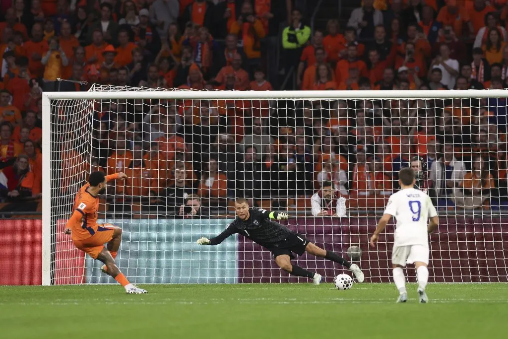 Depay marcou um dos gols da goleada da Holanda sobre a Finlândia. Foto: Dean Mouhtaropoulos/Getty Images.
