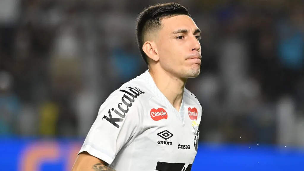 Escobar tem levado a melhor nas escolhas de Vojvoda – Foto: Jota Erre/AGIF