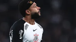 Memphis Depay durante partida entre Corinthians e Palmeiras, na Neo Química Arena, pelo Copa do Brasil.