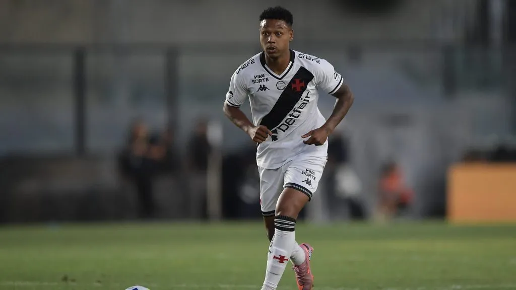 Matheus França busca se consolidar entre os titulares do Vasco – Foto: Thiago Ribeiro/AGIF