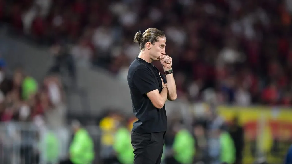 Filipe Luís vem negociando a renovação contratual com o Flamengo – Foto: Thiago Ribeiro/AGIF