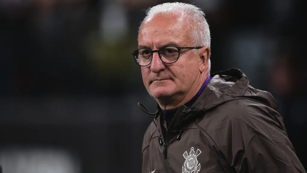 Dorival Júnior durante partida do Corinthians no Brasileirão Betano – Foto: Ettore Chiereguini/AGIF