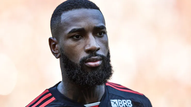 Gerson durante partida entre Flamengo e Atlético-GO, no Maracanã, pelo Brasileirão 2024.