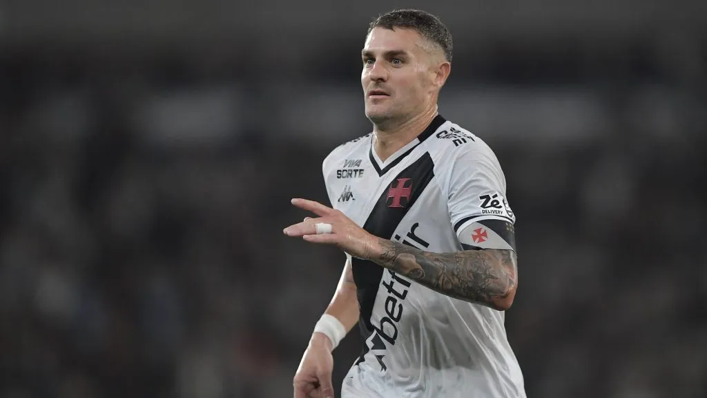 Vegetti tem desempenho defendido por ex-jogador – Foto: Thiago Ribeiro/AGIF