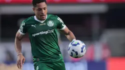 SP - SAO PAULO - 05/10/2025 - BRASILEIRO A 2025, SAO PAULO X PALMEIRAS - Vitor Roque jogador do Palmeiras durante partida contra o Sao Paulo no estadio Morumbi pelo campeonato Brasileiro A 2025. Foto: Ettore Chiereguini/AGIF