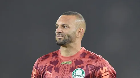 RJ - RIO DE JANEIRO - 17/08/2025 - BRASILEIRO A 2025, BOTAFOGO X PALMEIRAS - Weverton goleiro do Palmeiras durante partida contra o Botafogo no estadio Engenhao pelo campeonato Brasileiro A 2025.