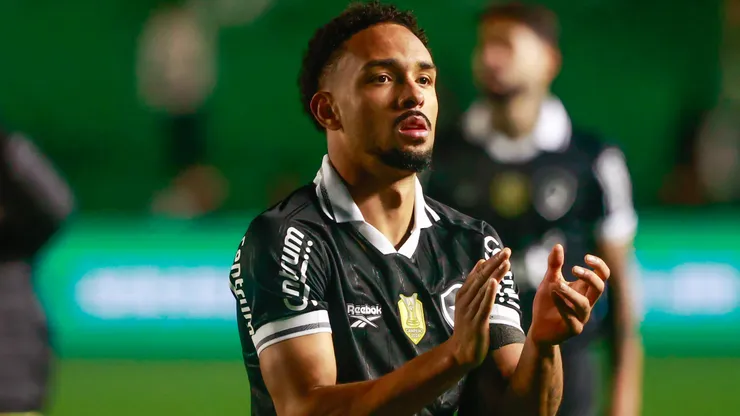 Vitinho durante partida entre Juventude x Botafogo - Foto: Luiz Erbes/AGIF