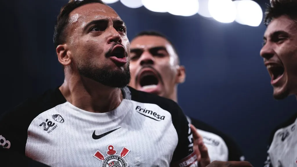 SP – SAO PAULO – 04/10/2025 – BRASILEIRO A 2025, CORINTHIANS X MIRASSOL – Maycon jogador do Corinthians comemora seu gol durante partida contra o Mirassol no estadio Arena Corinthians pelo campeonato Brasileiro A 2025. Foto: Ettore Chiereguini/AGIF