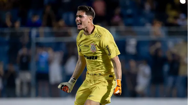 Felipe Longo jogador do Corinthians comemora gol marcado de penalti em decisao durante partida contra o Guarani no estadio Abreuzao pelo campeonato Copa Sao Paulo 2024. Foto: Leonardo Lima/AGIF