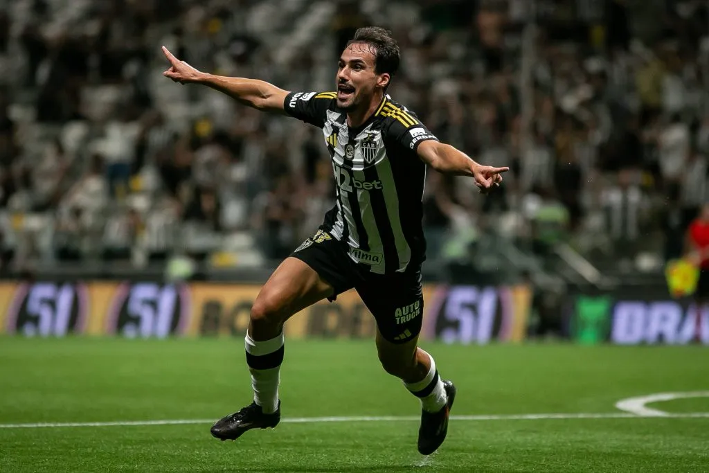 Igor Gomes jogador do Atlético-MG comemora seu gol durante partida contra o Fluminense na  Arena MRV pelo Campeonato Brasileiro de 2025 –  Foto: Fernando Moreno/AGIF
