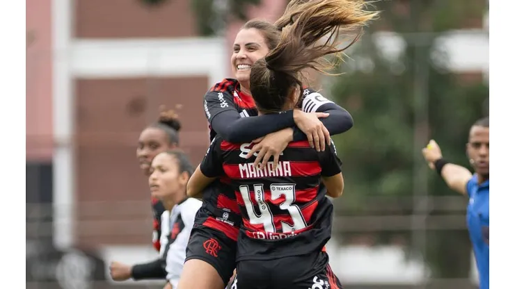 Meninas da Gávea comemoram vitória. Foto: Mariana Sá/Flamengo