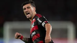 Arrascaeta jogador do Flamengo comemora seu gol durante partida contra o Vitoria no estadio Maracana pelo campeonato Brasileiro A 2025. Foto: Jorge Rodrigues/AGIF