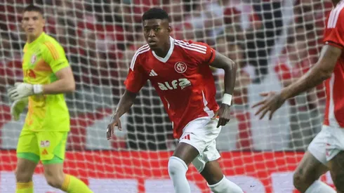 Vitão, zagueiro do Internacional em partida pelo campeonato brasileiro (Foto: Ricardo Duarte/SCI)