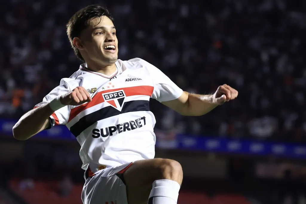 Volante Bobadilla é outro que Muller não quer mais ver vestindo a camisa do SPFC – Foto: Marcello Zambrana/AGIF