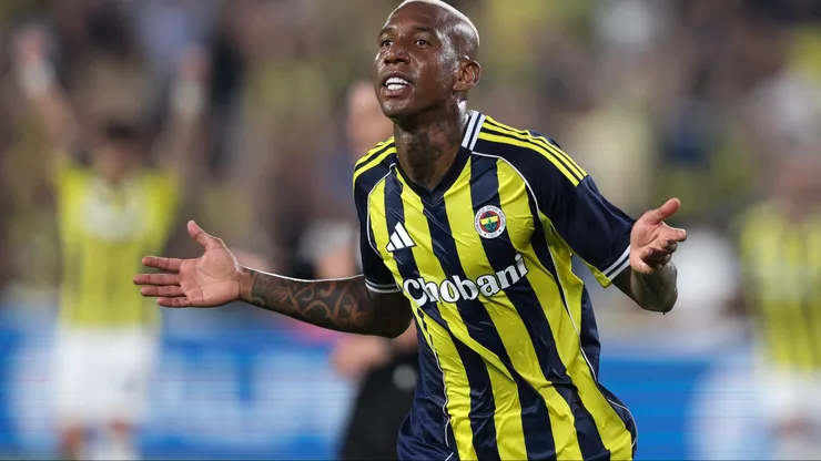 Anderson Talisca em ação no Fenerbahce - Foto: Ahmad Mora/Getty Images)