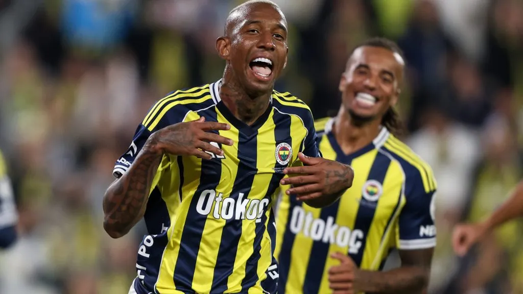 Anderson Talisca em ação no Fenerbahce - Foto: Ahmad Mora/Getty Images)