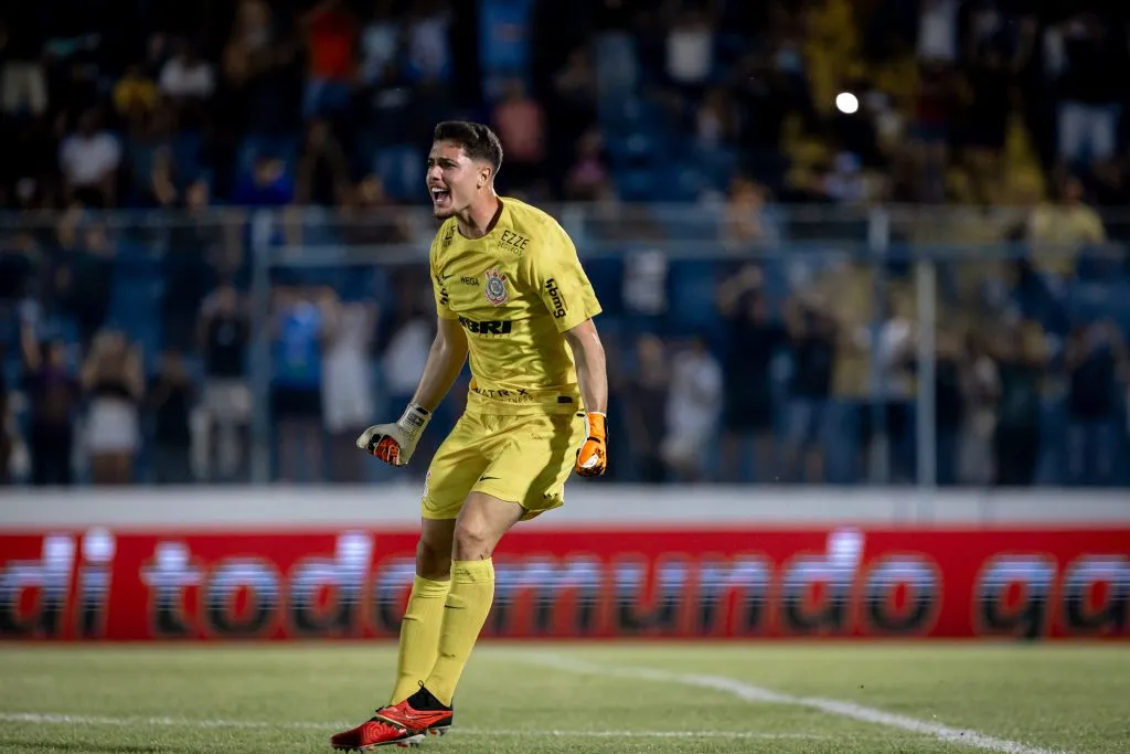 Felipe Longo jogador do Corinthians comemora gol marcado de penalti em decisao durante partida contra o Guarani no estadio Abreuzao pelo campeonato Copa Sao Paulo 2024 – Foto: Leonardo Lima/AGIF