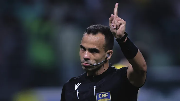 Carioca Alex Stefano apitará Botafogo x Flamengo no Nilton Santos
