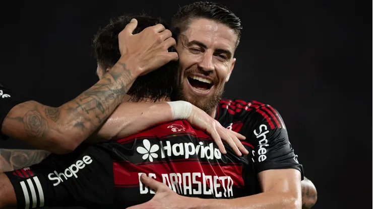 Jorginho e Arrascaeta são dois dos pendurados do Flamengo contra o Botafogo