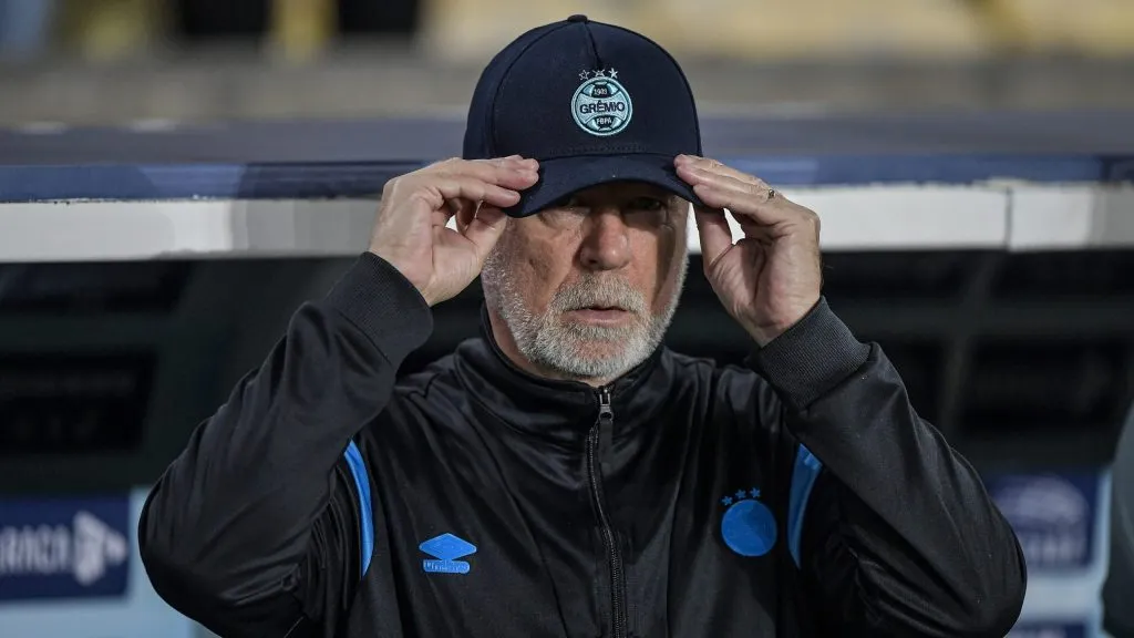 Mano Menezes tem mais um problema para administrar no Grêmio – Foto: Thiago Ribeiro/AGIF