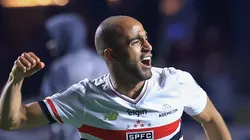 SP - SAO PAULO - 19/08/2025 - COPA LIBERTADORES 2025, SAO PAULO X ATLETICO NACIONAL - Lucas Moura jogador do Sao Paulo comemora vitoria ao final da partida contra o Atletico Nacional no estadio Morumbi pelo campeonato Copa Libertadores 2025.