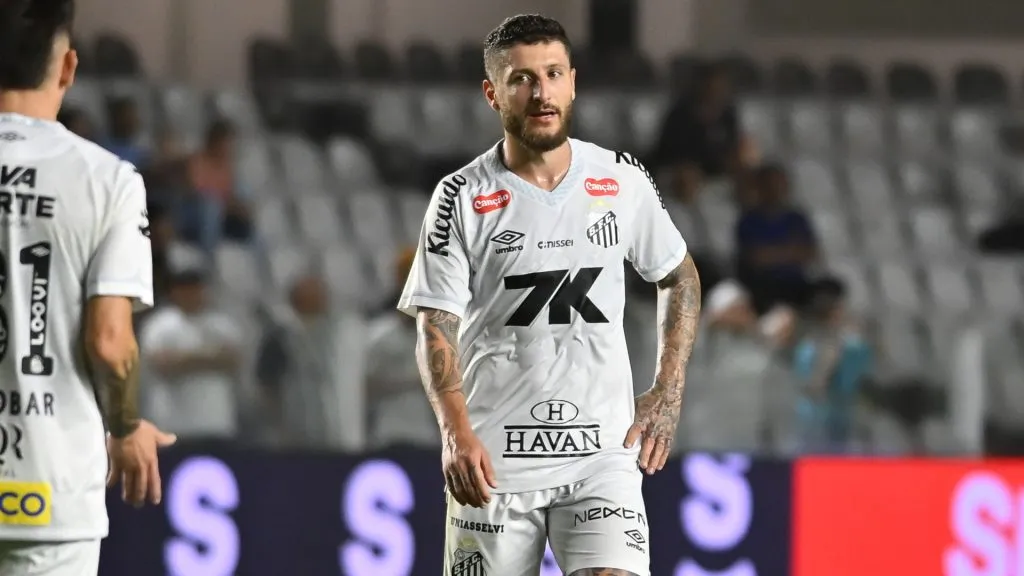 Zé Rafael está pendurado com dois cartões amarelos – Foto: Jota Erre/AGIF