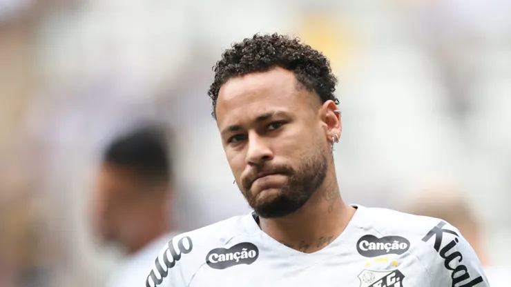 Ney Jr. durante jogo do Peixe na Arena MRV.