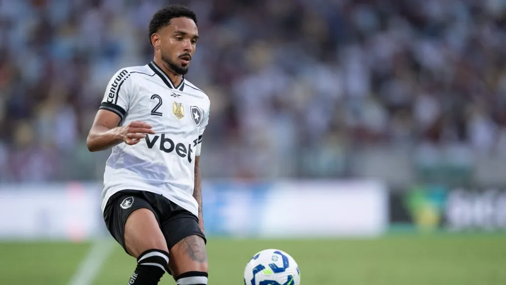 Vitinho será ausência no Botafogo mesmo sem ter atuado pela Seleção – Foto: Jorge Rodrigues/AGIF