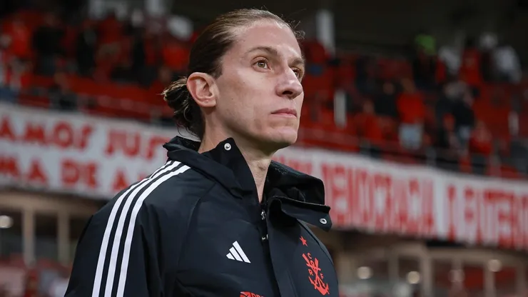 Filipe Luís durante partida entre Internacional e Flamengo, no Beira-Rio, pelo Brasileirão.