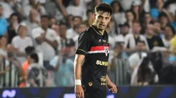 SP - SANTOS - 21/09/2025 - BRASILEIRO A 2025, SANTOS X SAO PAULO - Bobadilla jogador do Sao Paulo durante partida contra o Santos no estadio Vila Belmiro pelo campeonato Brasileiro A 2025. Foto: Jota Erre/AGIF