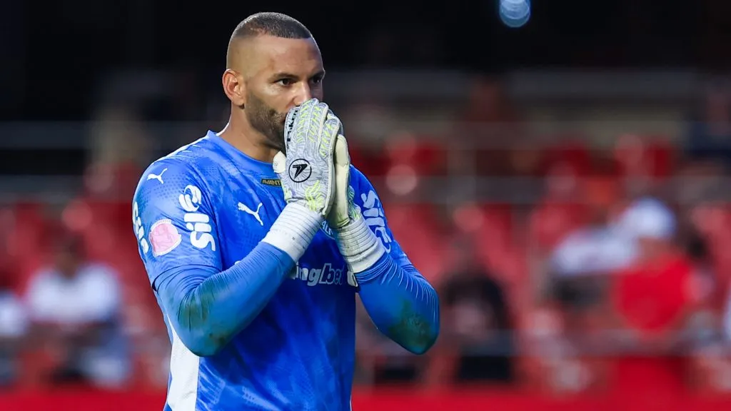 Weverton vive fase instável atualmente no Palmeiras, mas ainda é mantido por Abel – Foto: Marcello Zambrana/AGIF