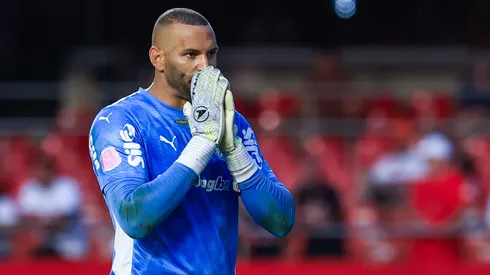SP - SAO PAULO - 05/10/2025 - BRASILEIRO A 2025, SAO PAULO X PALMEIRAS - Weverton goleiro do Palmeiras durante partida contra o Sao Paulo no estadio Morumbi pelo campeonato Brasileiro A 2025. Foto: Marcello Zambrana/AGIF