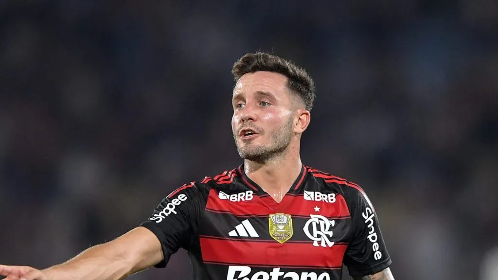 Foto: Thiago Ribeiro/AGIF – Saúl é baixa no clássico contra o Botafogo.