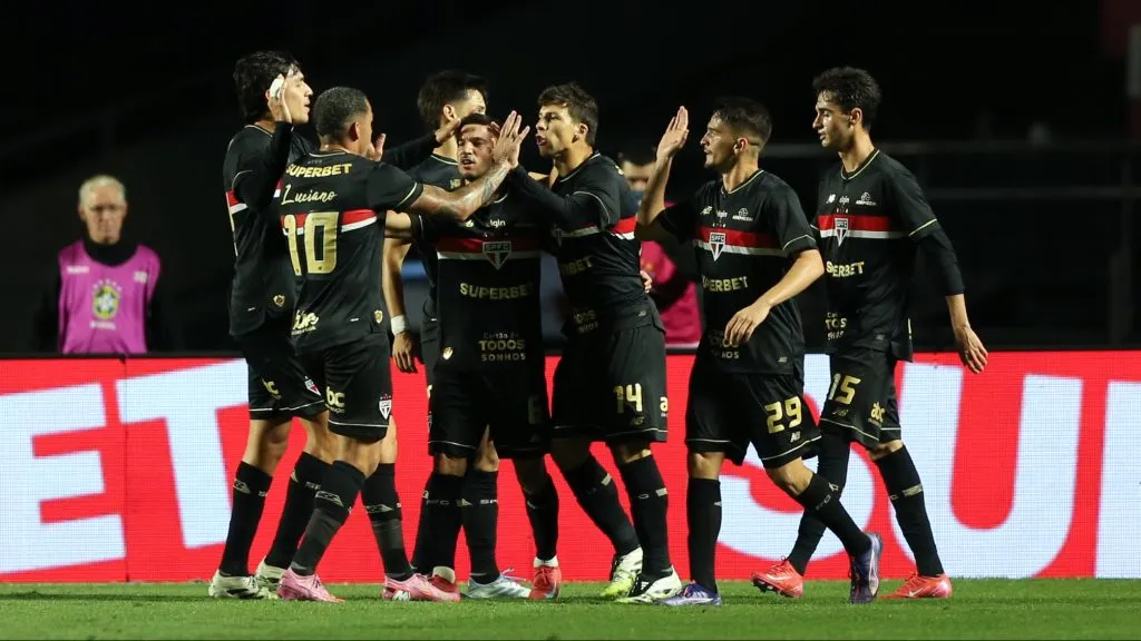 SP – SAO PAULO – 24/08/2025 – BRASILEIRO A 2025, SAO PAULO X ATLETICO-MG – Tapia jogador do Sao Paulo comemora seu gol durante a partida contra o Atletico no estadio Morumbis em Sao Paulo (SP), pelo campeonato Brasileiro A 2025. Foto: Marlon Costa/AGIF
